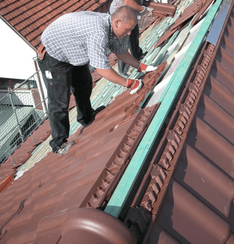 Koramic zur Deubau: Neues Schiebe-Firstlüftungssystem