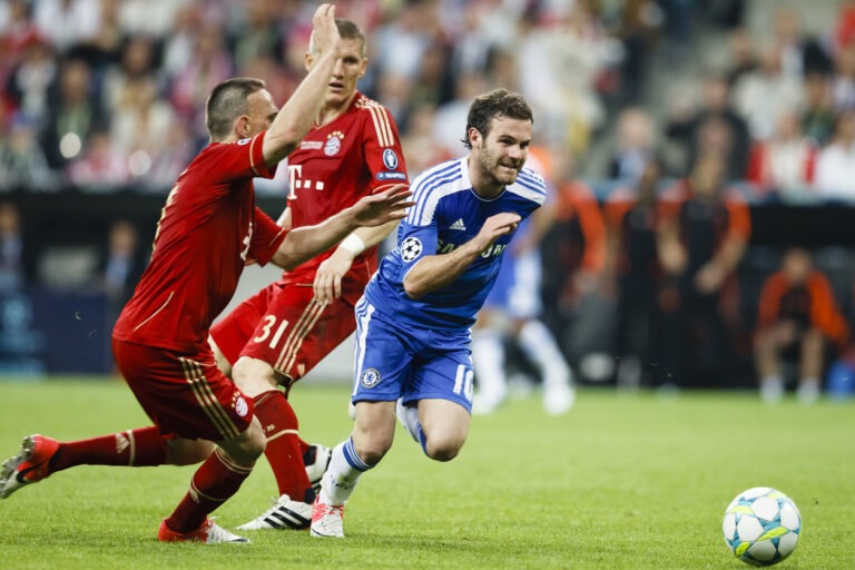 Der FC Bayern spielt gegen seinen Gegner in einem wichtigen Match.