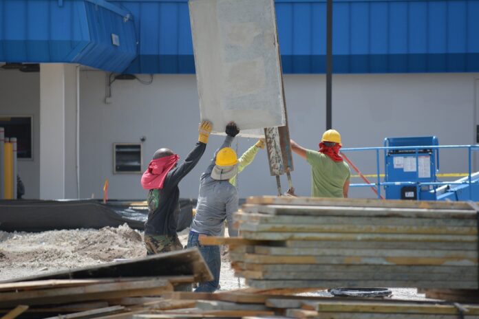 Arbeiter auf einer Baustelle